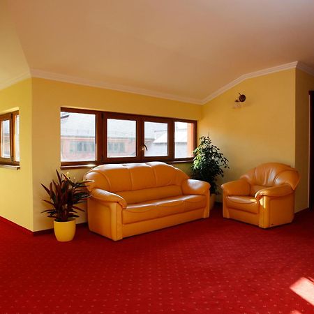 מודרה Hotel Majolika מראה חיצוני תמונה