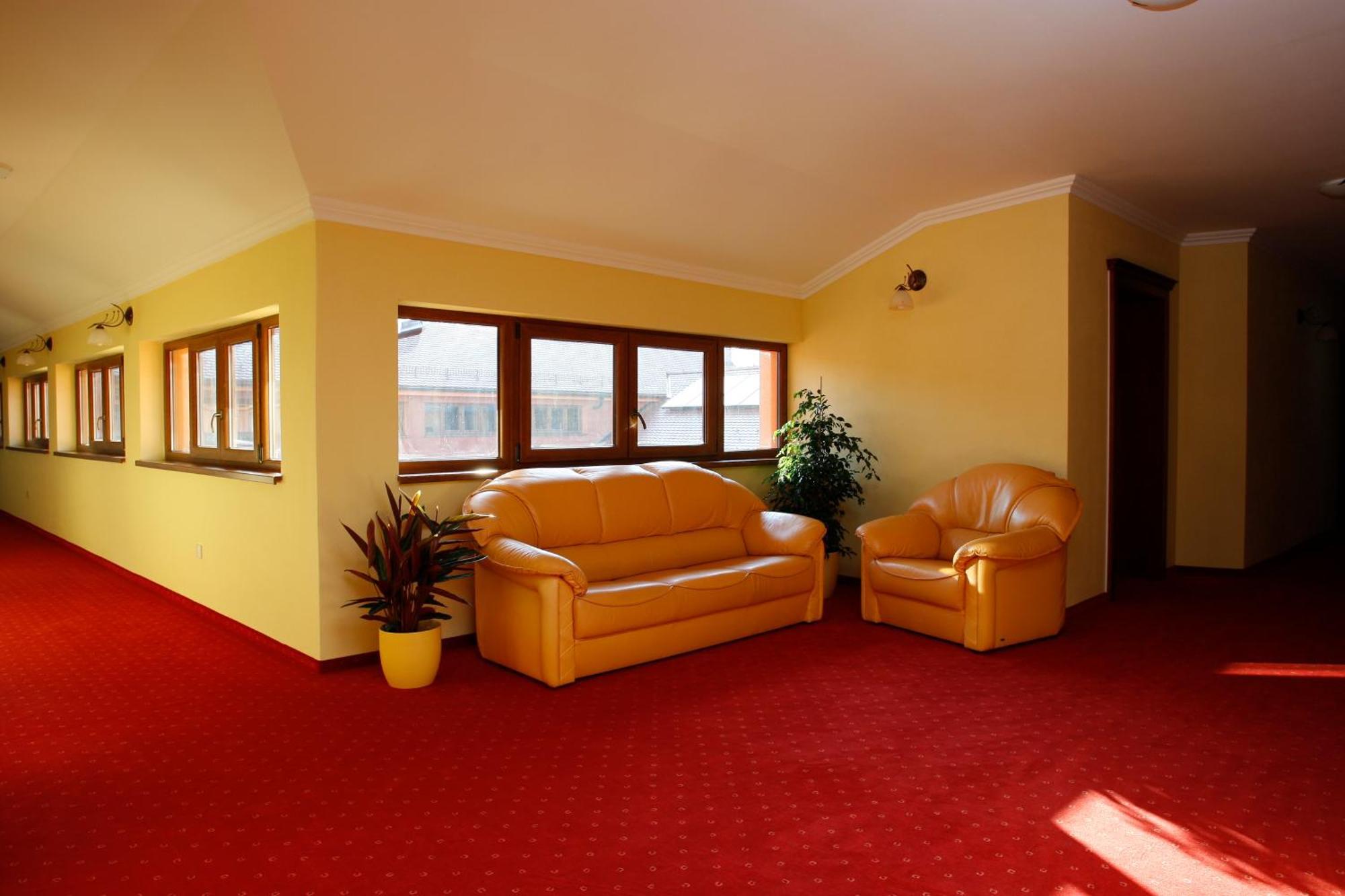 מודרה Hotel Majolika מראה חיצוני תמונה