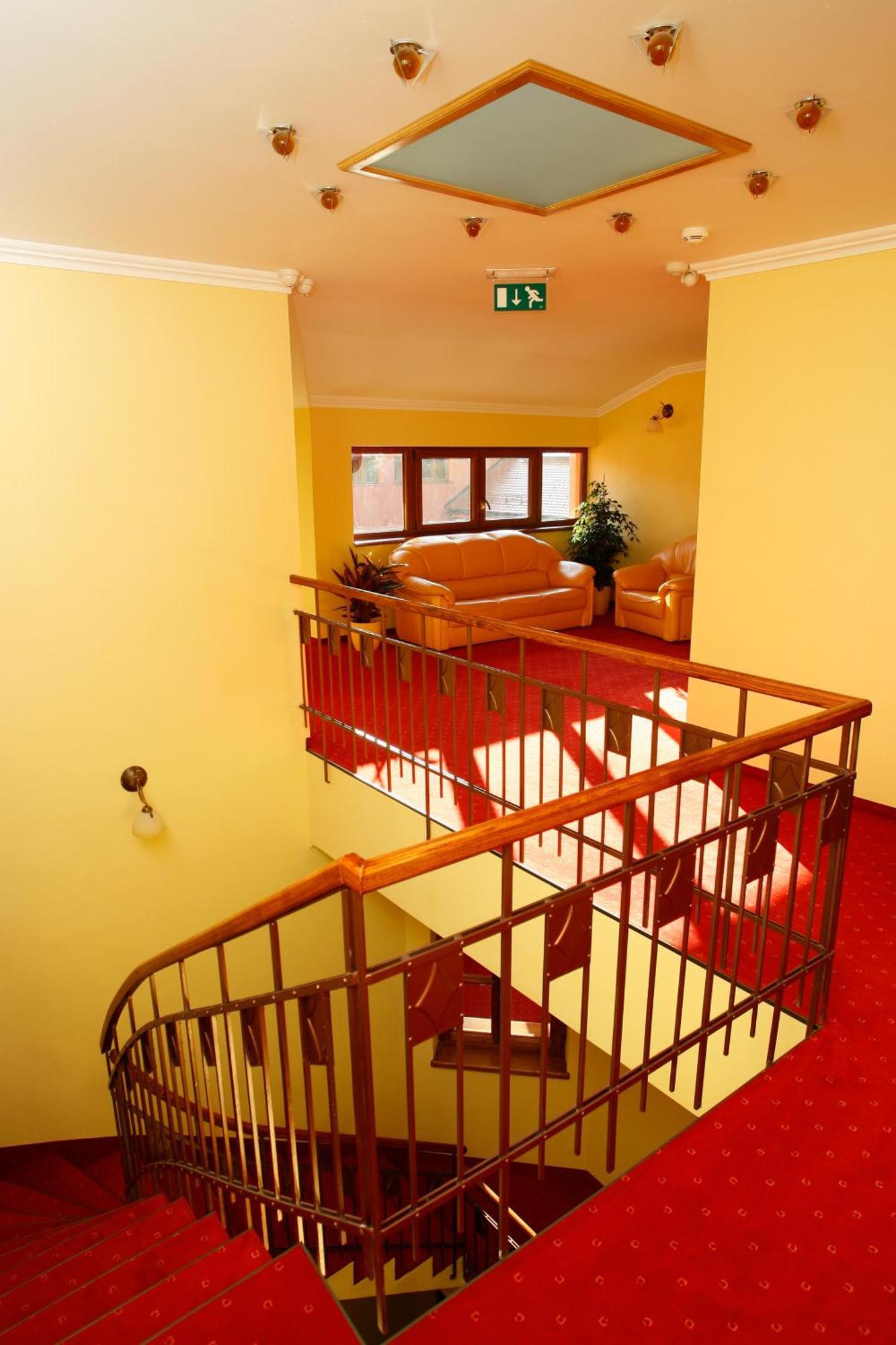 מודרה Hotel Majolika מראה חיצוני תמונה