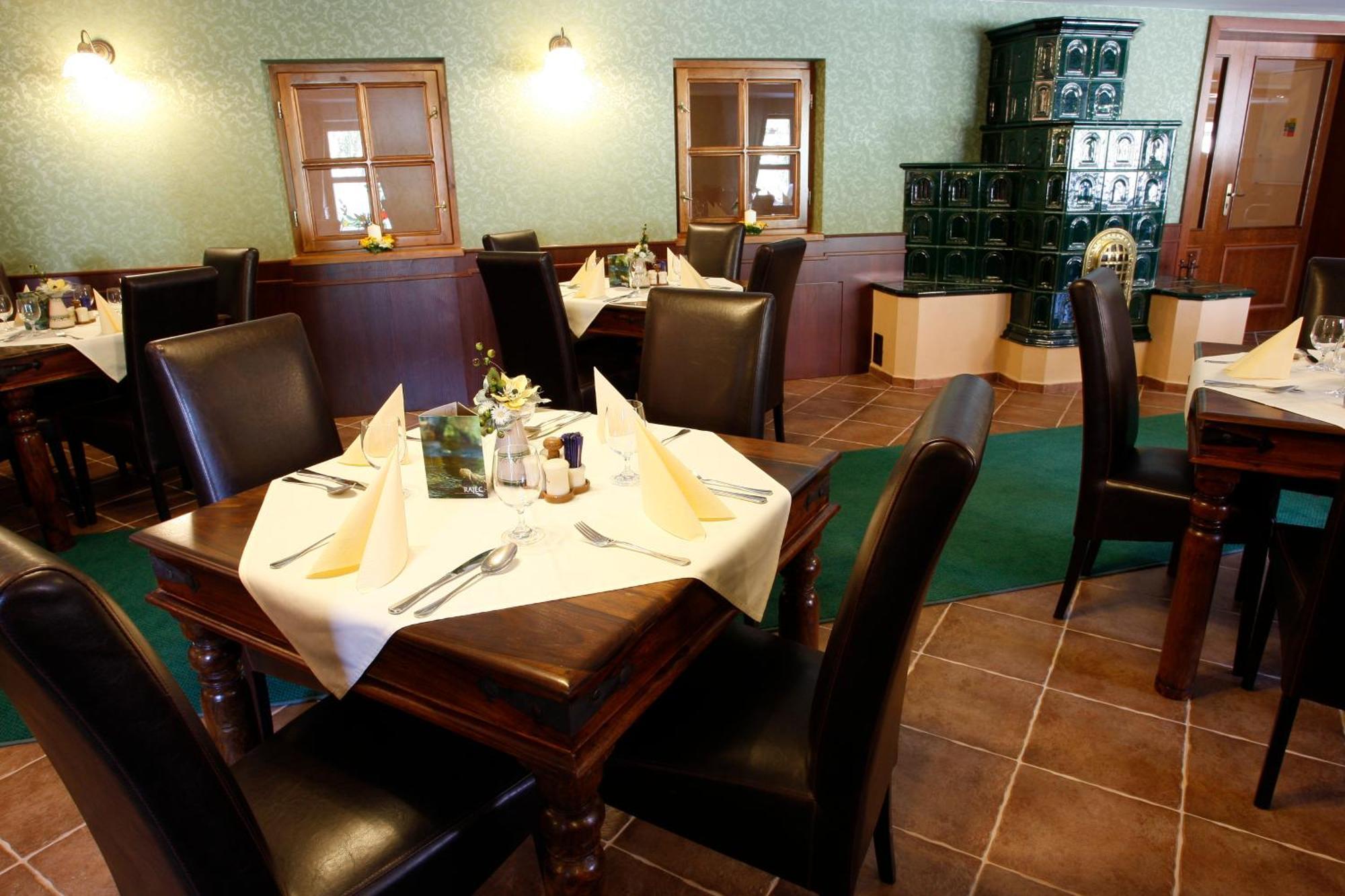 מודרה Hotel Majolika מראה חיצוני תמונה