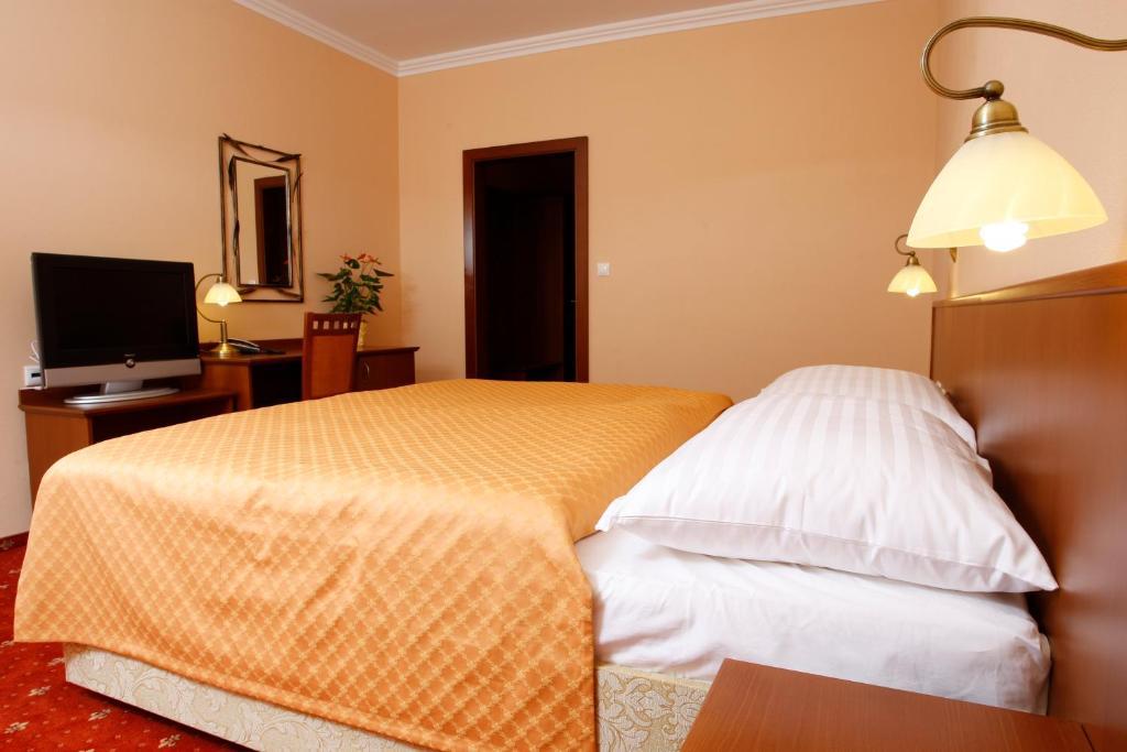 מודרה Hotel Majolika חדר תמונה