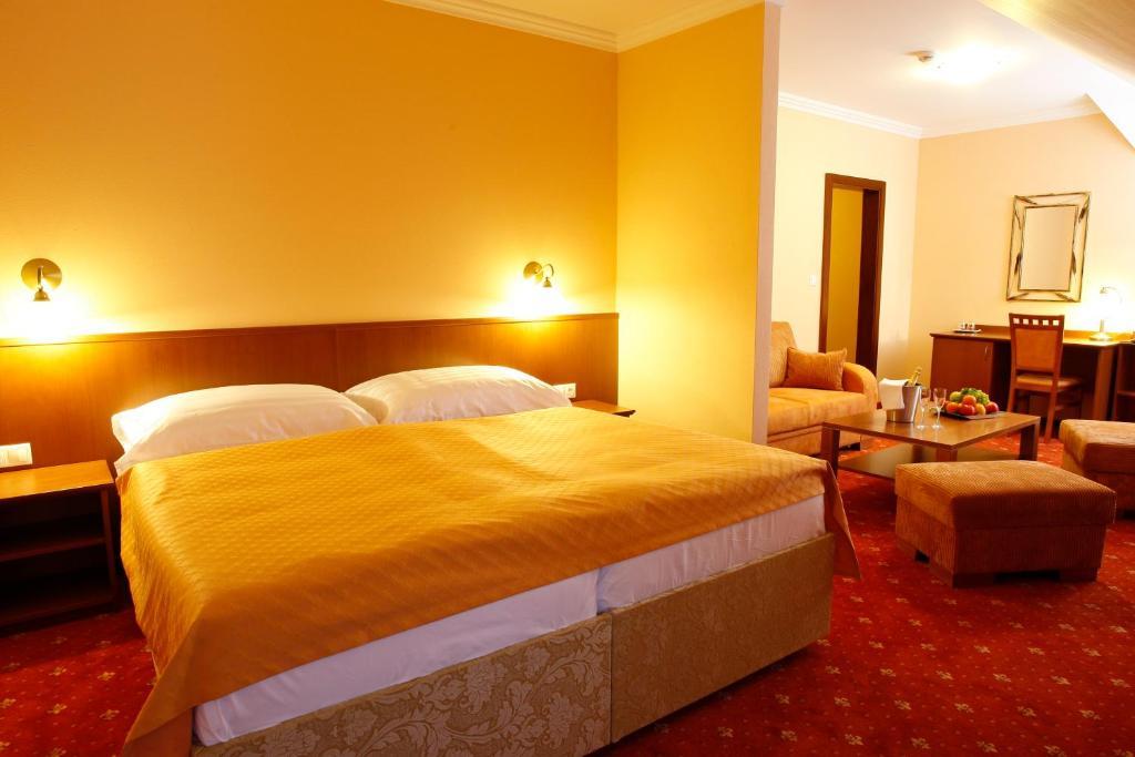 מודרה Hotel Majolika חדר תמונה