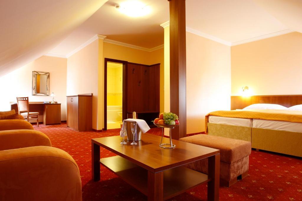 מודרה Hotel Majolika חדר תמונה