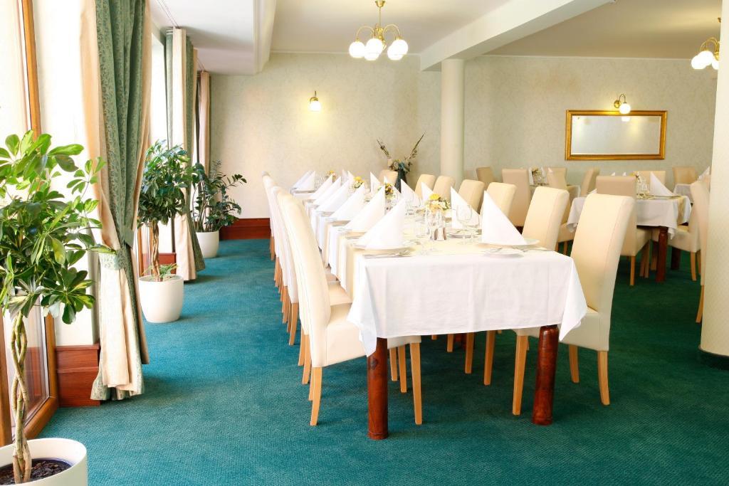 מודרה Hotel Majolika מראה חיצוני תמונה