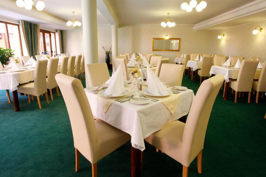 מודרה Hotel Majolika מראה חיצוני תמונה