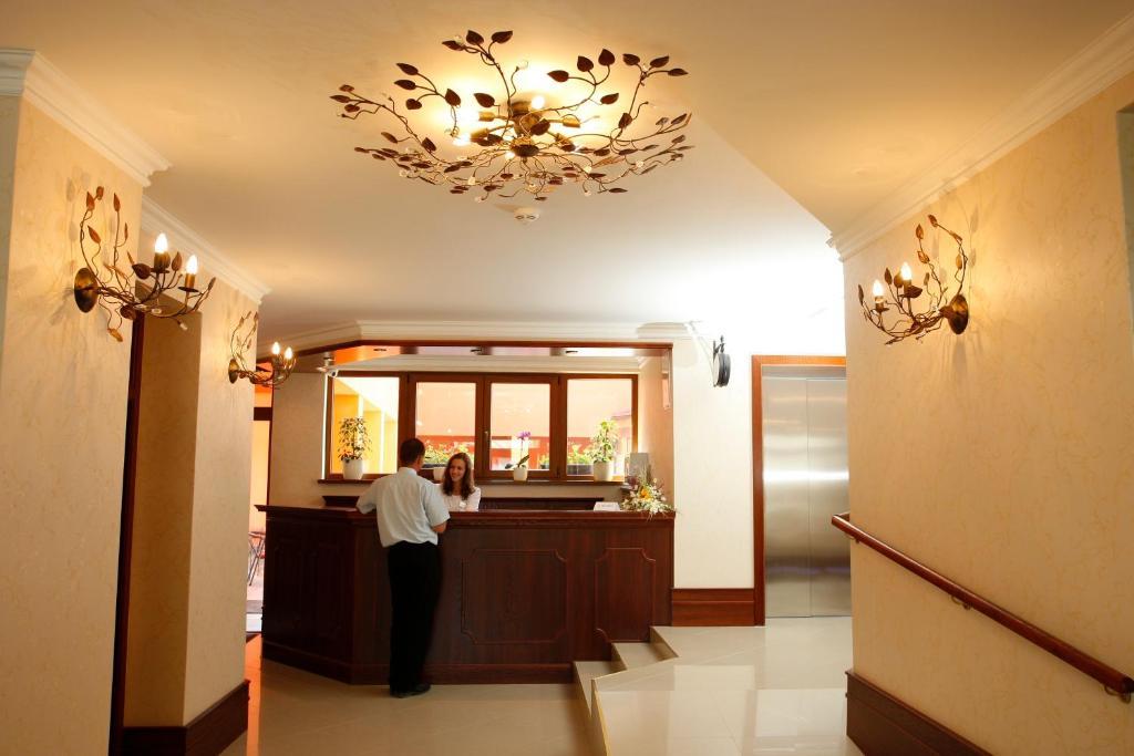מודרה Hotel Majolika מראה חיצוני תמונה