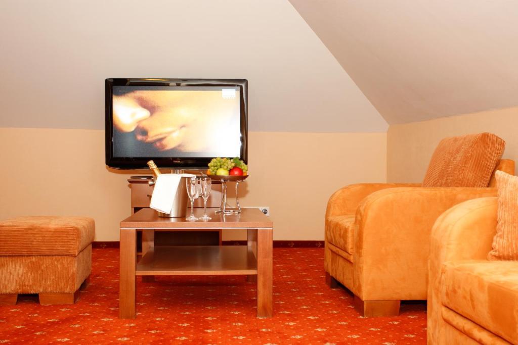 מודרה Hotel Majolika מראה חיצוני תמונה