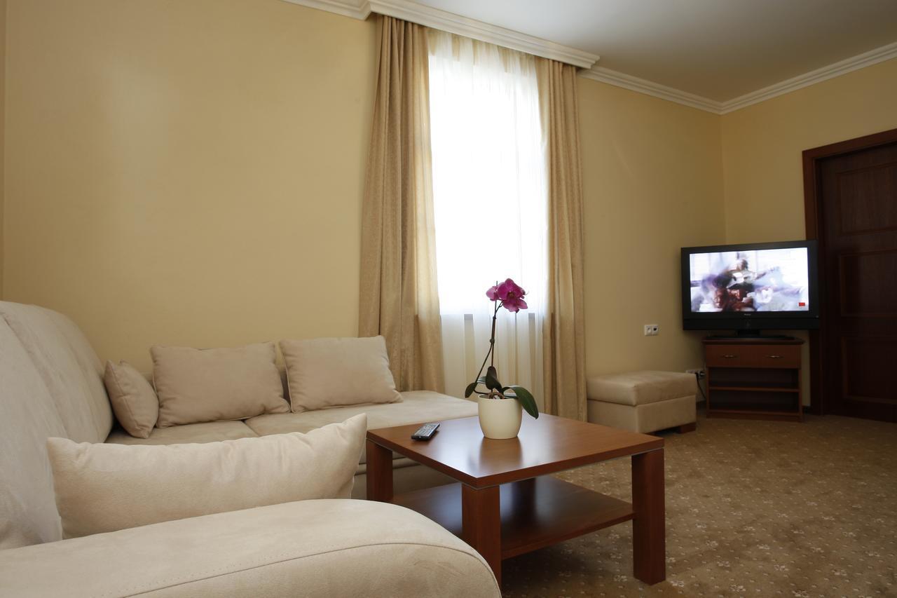 מודרה Hotel Majolika מראה חיצוני תמונה