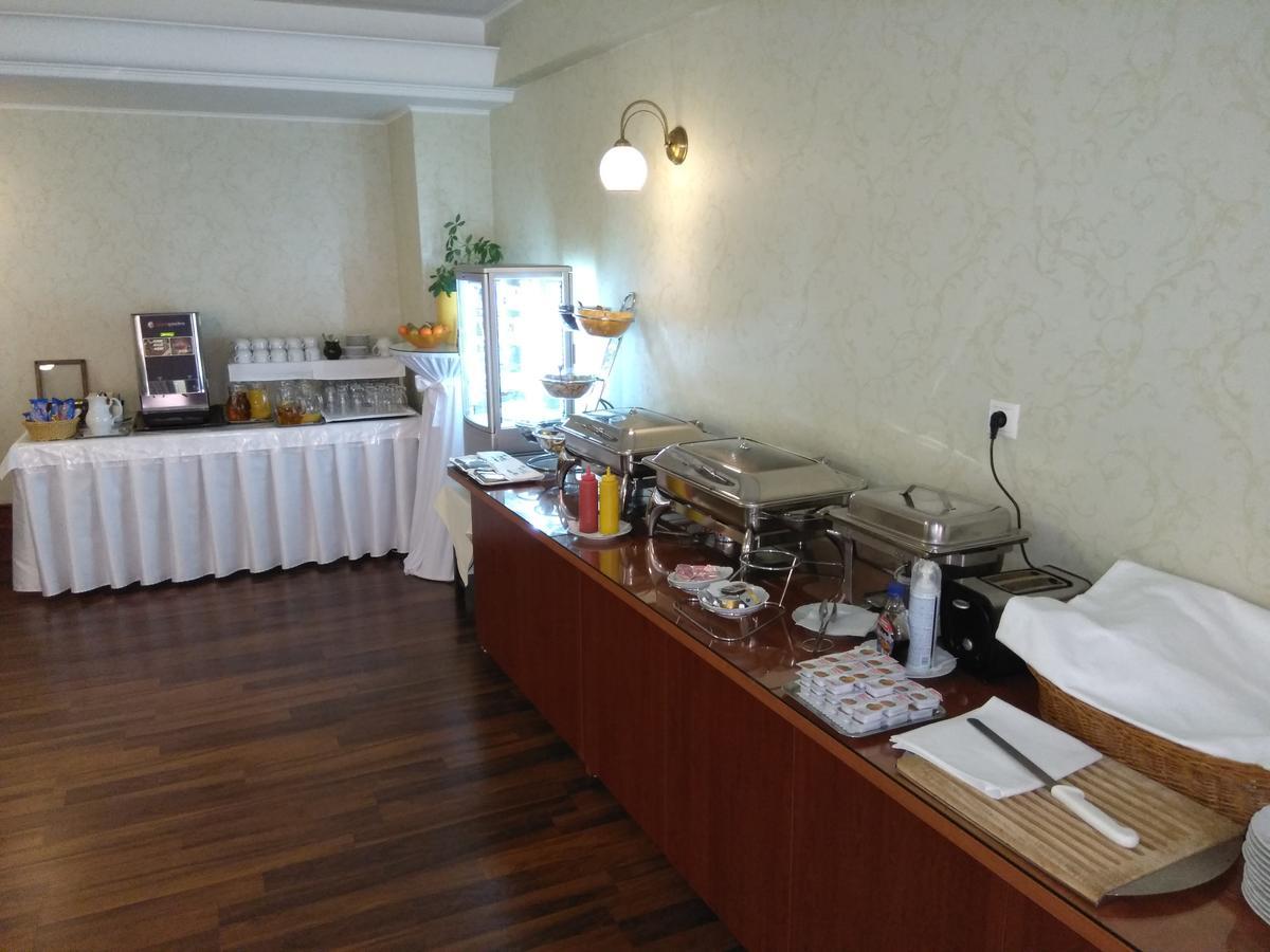 מודרה Hotel Majolika מראה חיצוני תמונה