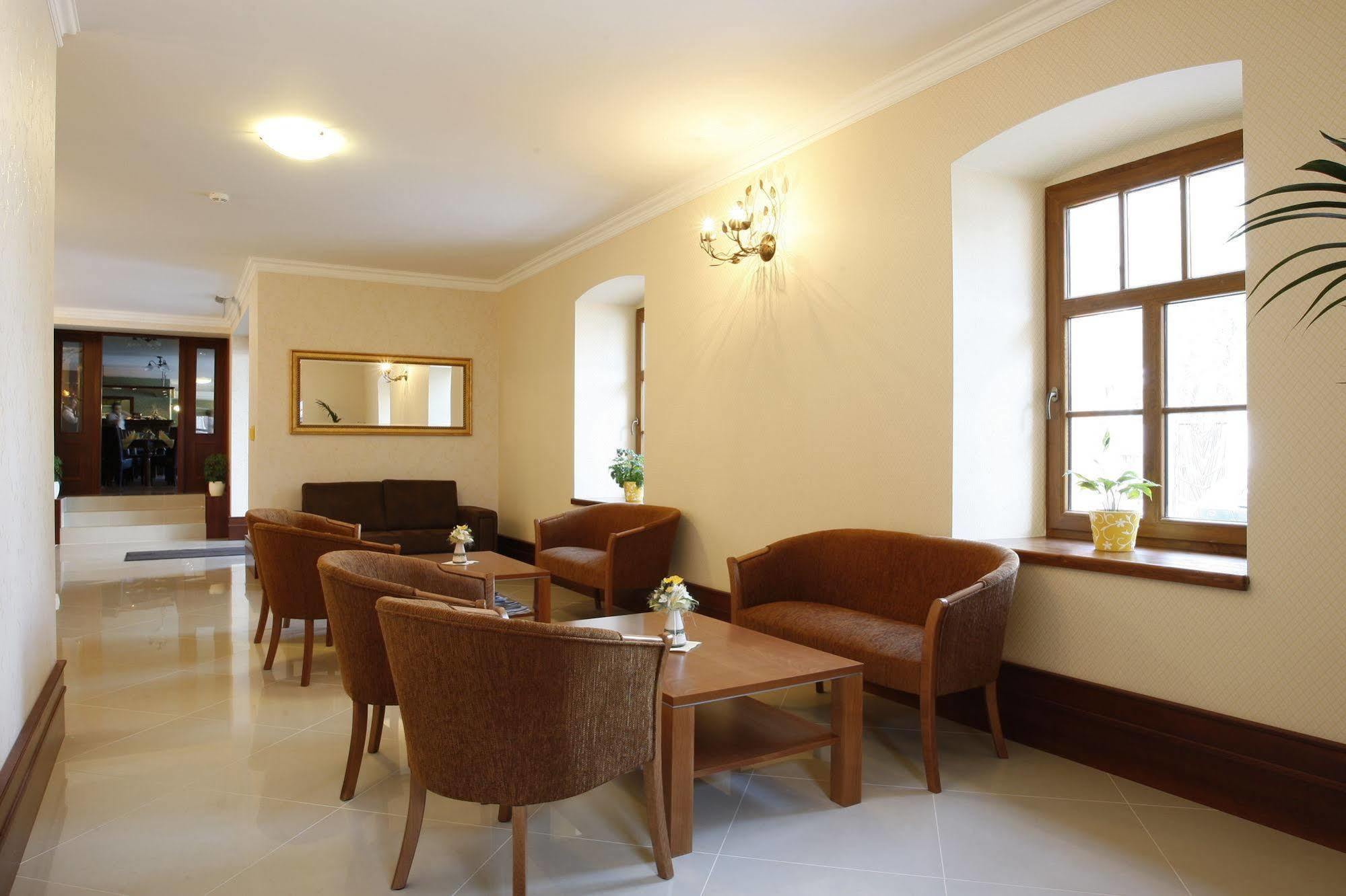 מודרה Hotel Majolika מראה חיצוני תמונה