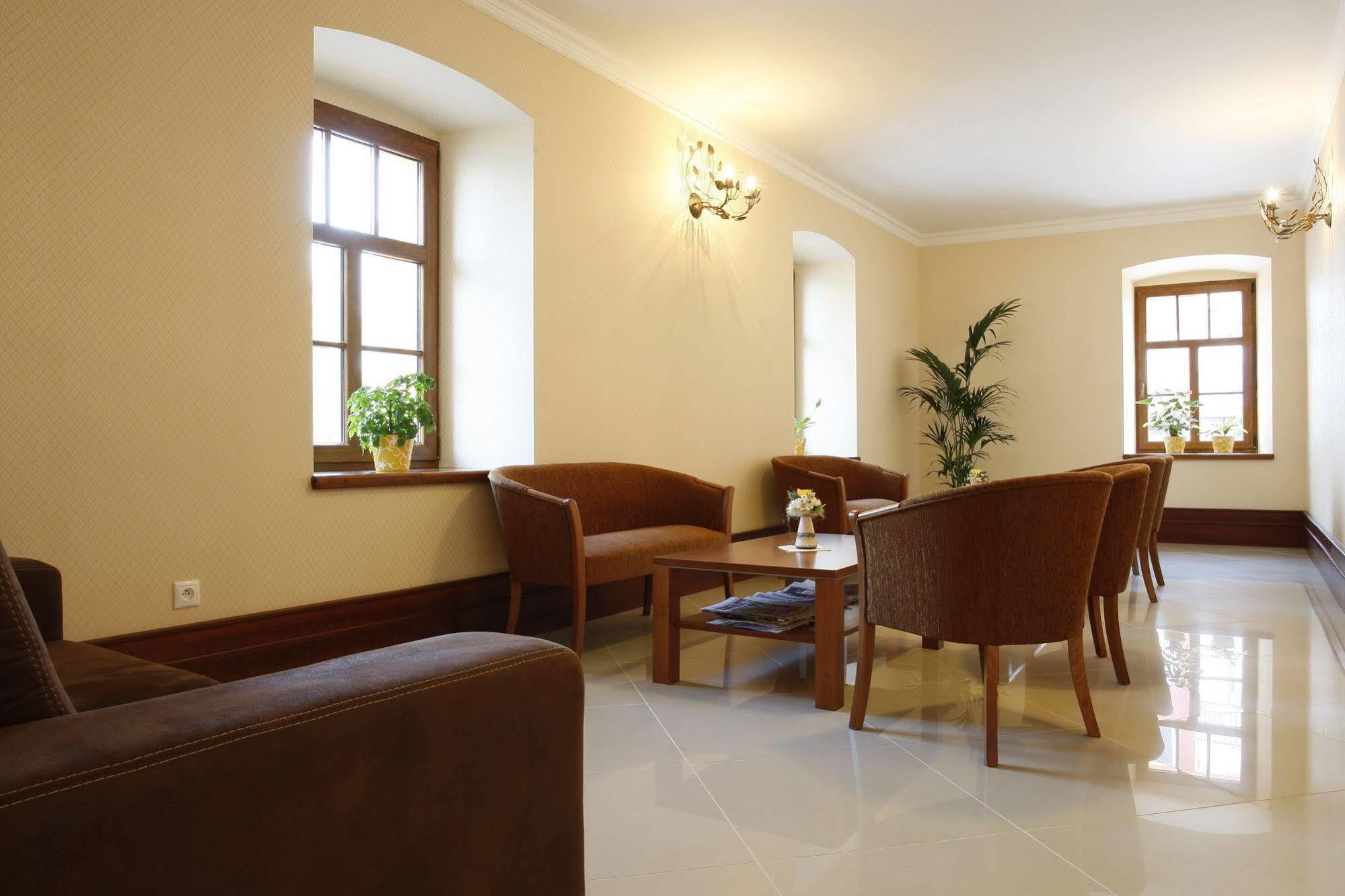 מודרה Hotel Majolika מראה חיצוני תמונה