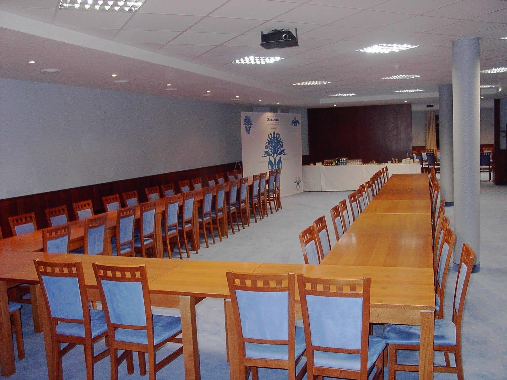 מודרה Hotel Majolika מראה חיצוני תמונה