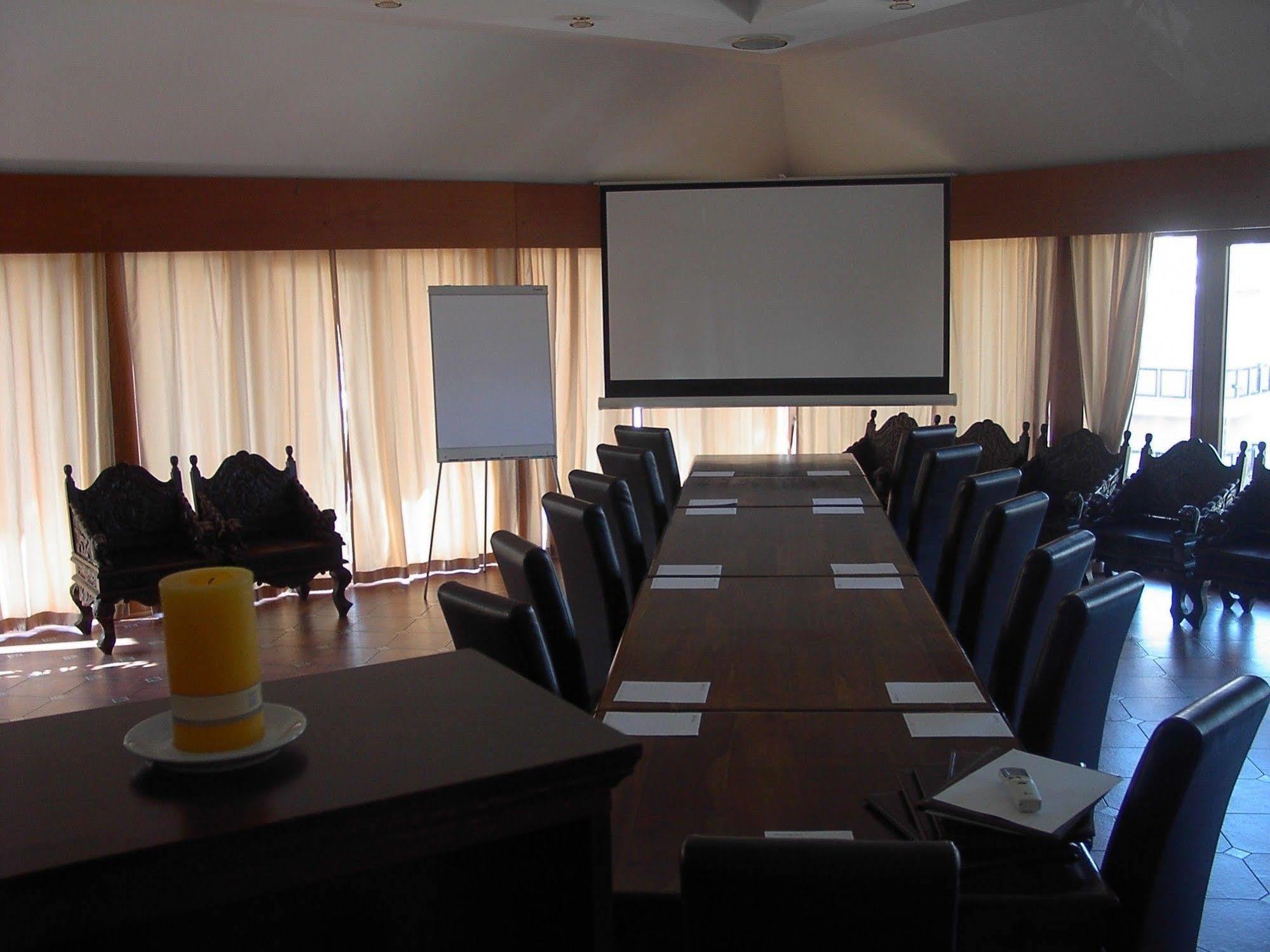 מודרה Hotel Majolika מראה חיצוני תמונה