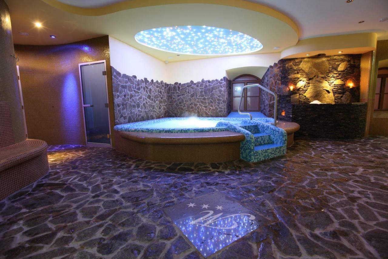 מודרה Hotel Majolika מראה חיצוני תמונה
