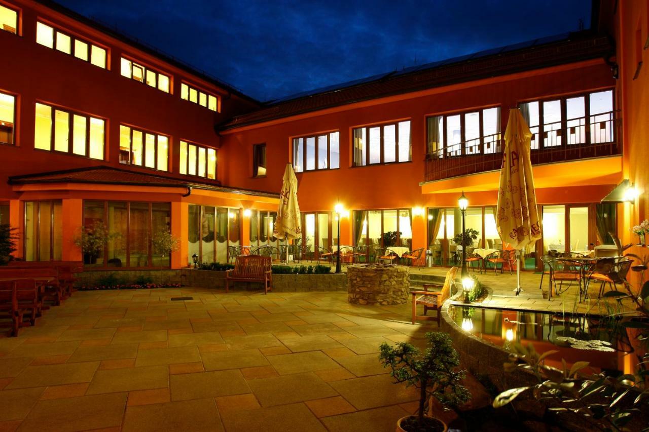 מודרה Hotel Majolika מראה חיצוני תמונה