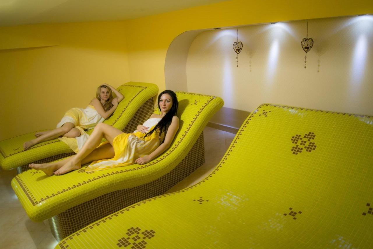 מודרה Hotel Majolika מראה חיצוני תמונה