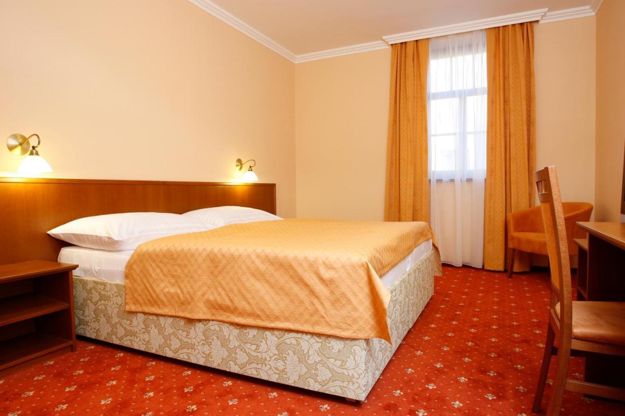 מודרה Hotel Majolika מראה חיצוני תמונה