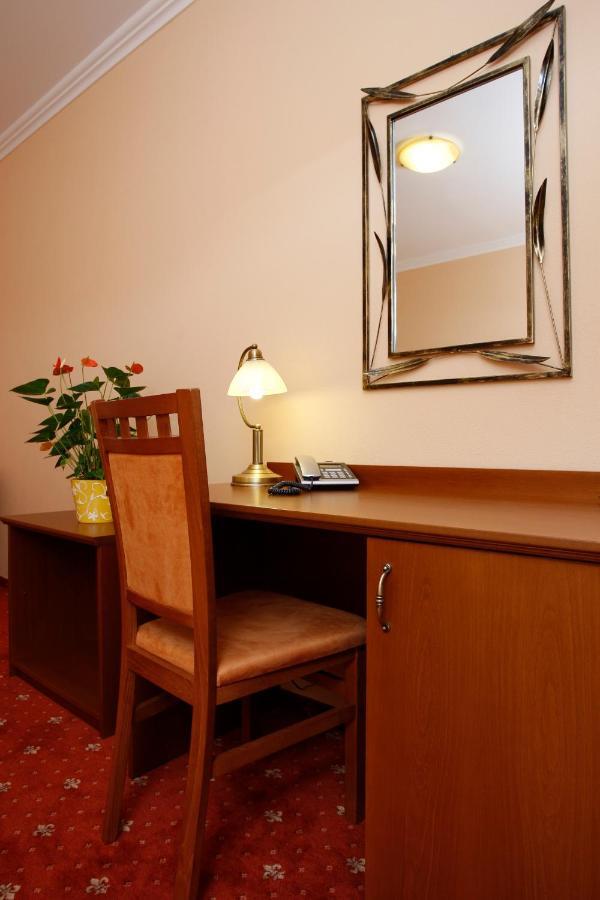 מודרה Hotel Majolika מראה חיצוני תמונה